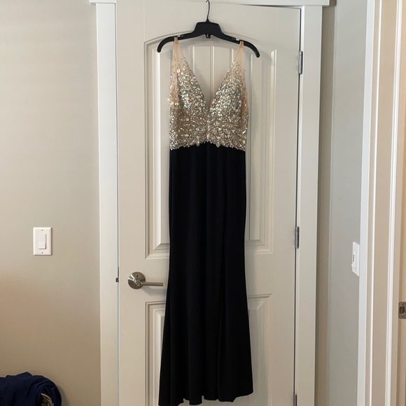 Stunning dress - Picture 1 of 6